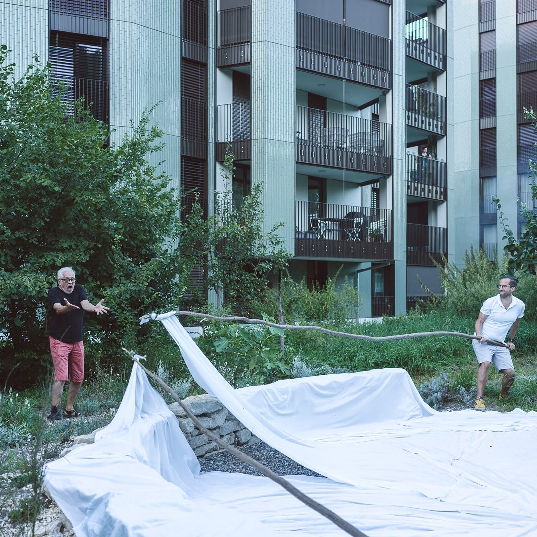 Am 24. August war unser zweites Sommerfest :) Wir haben unseren ersten Geburtstag als Verein gefeiert und die Einweihung unseres neuen mediterranen Gartenteils mit Trockenmauer. Vielen Dank an alle, die tatkräftig mitgeholfen haben und an alle, die gekommen sind :). 
.
#garten #gemeinschaftsgarten #zürichcity #seebach #urbanesgärtnern #städtischergarten #nachhaltigegärten #stadtgarten #gartenfest #quartierfest #einweihung #1geburtstag